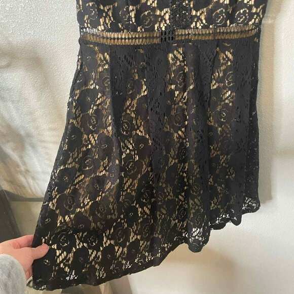 NWT Francesca's Black Lace V Neck Fit and Flare Dress Size M - Picture 4 of 8